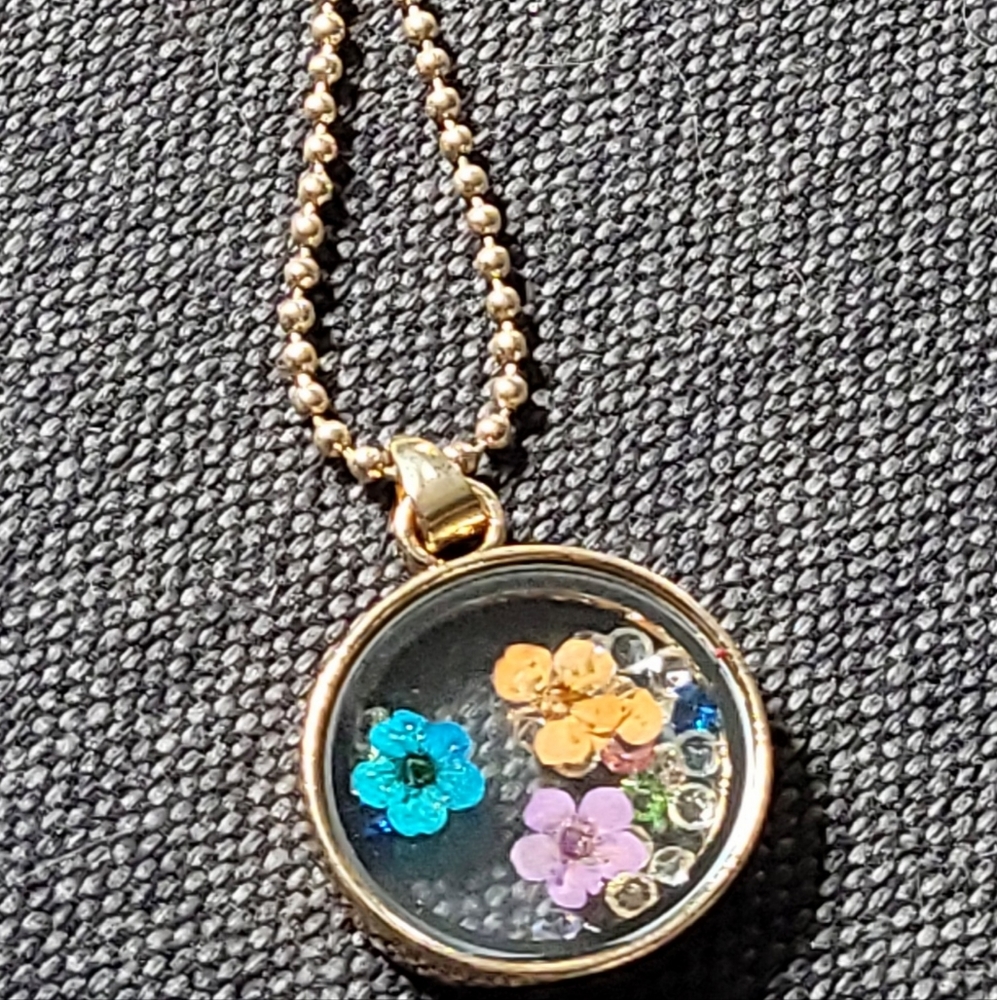 Gold Enclosed Flowers and Jewels Necklace